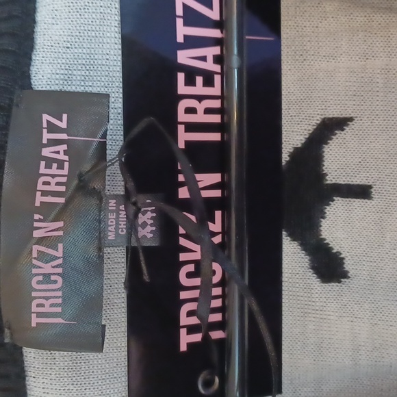 DOLLSKILL 2X TRICKZ N TREATZ BLACK/WHITE LONG-SLEEVED CARDIGAN BUTTON DOWN - Picture 5 of 16